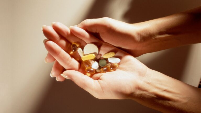 Top 7 Supplements for Holistic Health (Backed by Science)
