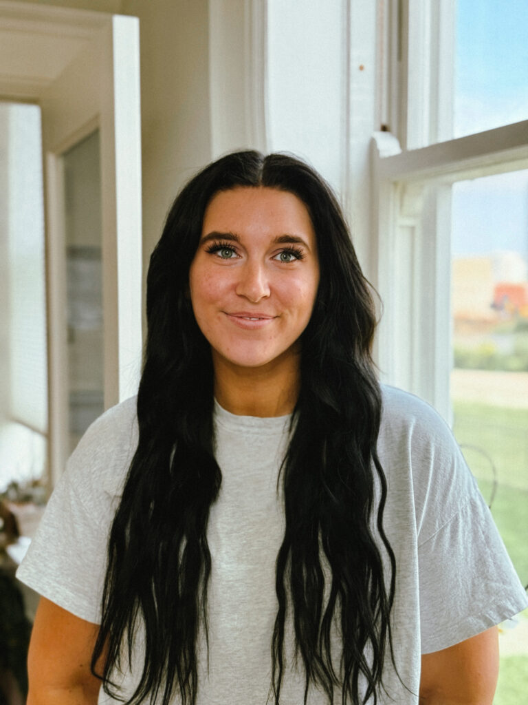 Cecily Headshot